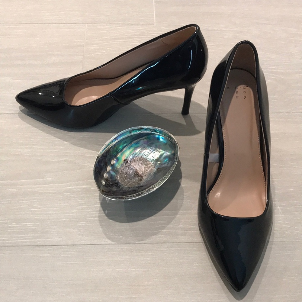 💙a new day Black Patent Pumps💙